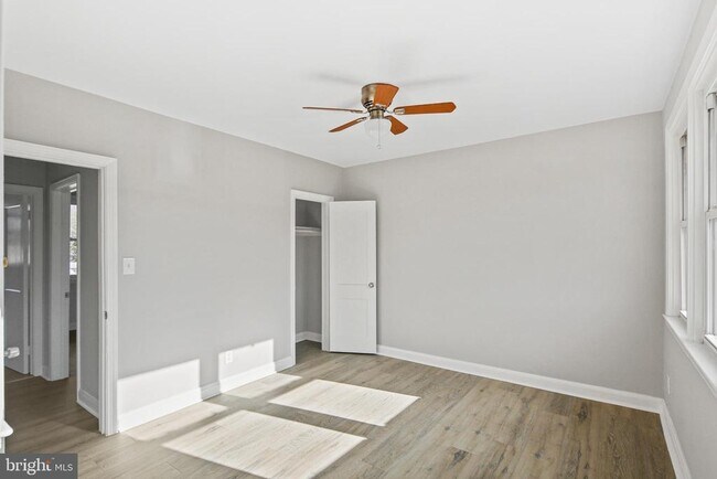 Building Photo - 165 Hampshire Rd