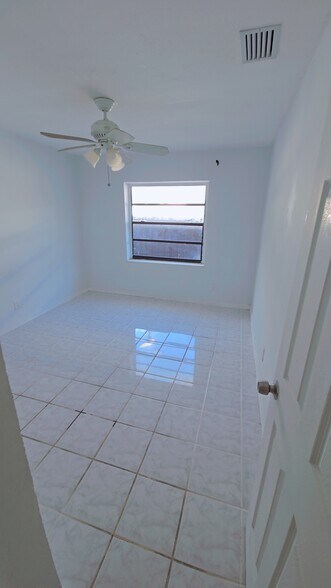 Primary Photo - 1305 NE 146th St