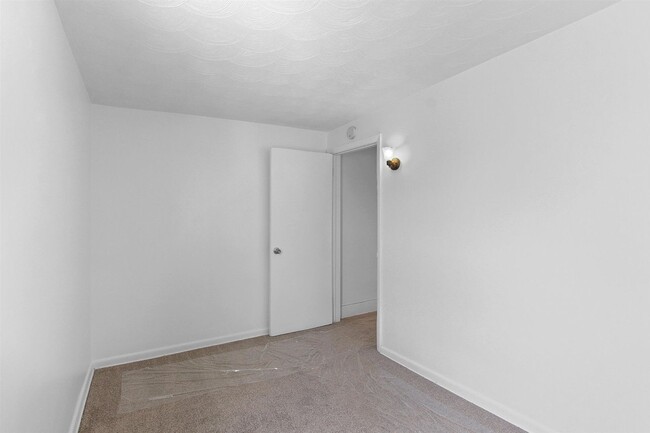 Building Photo - Coming Soon! Bright 3 Bedroom, 1.5 Bath Ho...