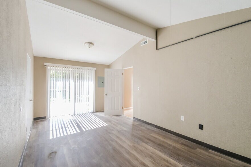 Building Photo - 1413 Corinth Dr