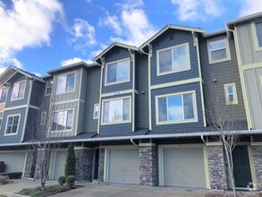 Building Photo - Highly sought-after townhome at Mill Creek...