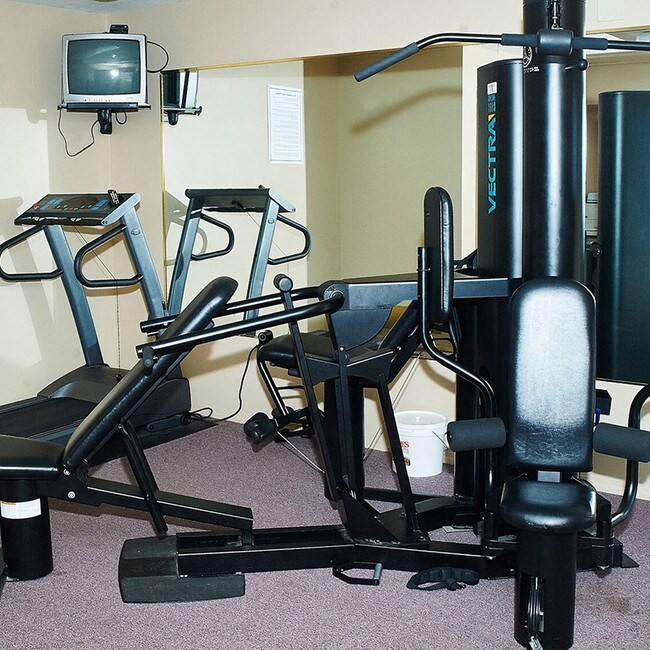 Building Photo - Hauenstein Hills Apartments - 7744