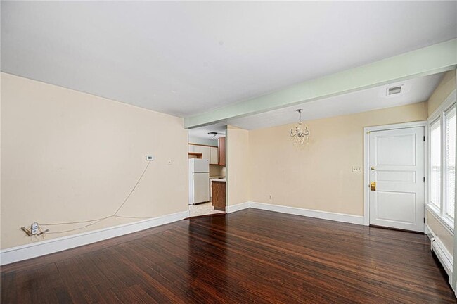 Building Photo - 146 Grove St