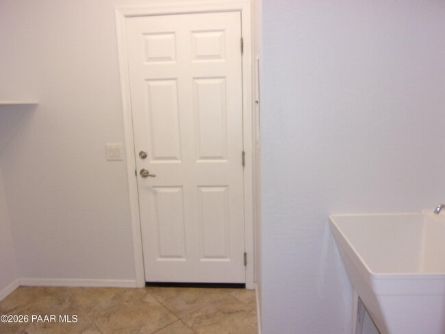Building Photo - 7239 Barefoot Ln