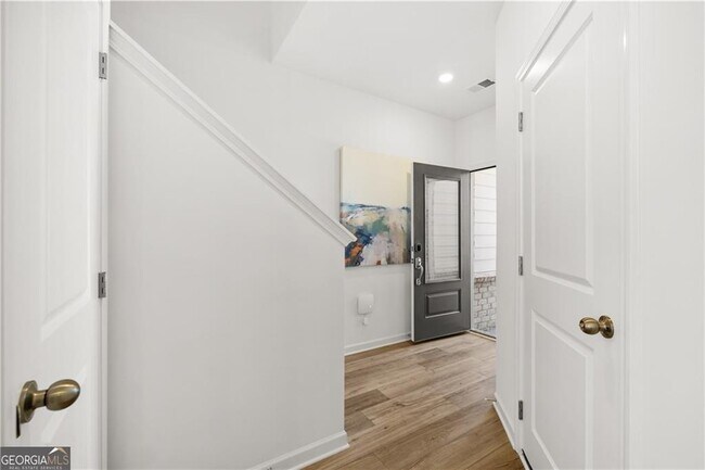 Building Photo - 2546 States Ave