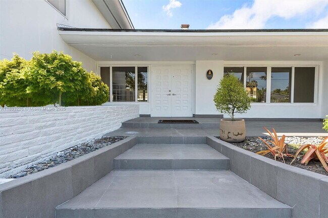 Building Photo - 1481 NE 104th St