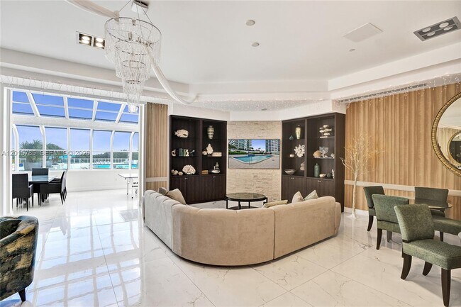 Building Photo - 6917 Collins Ave