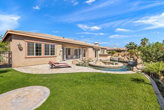 Building Photo - 57806 Cantata Dr