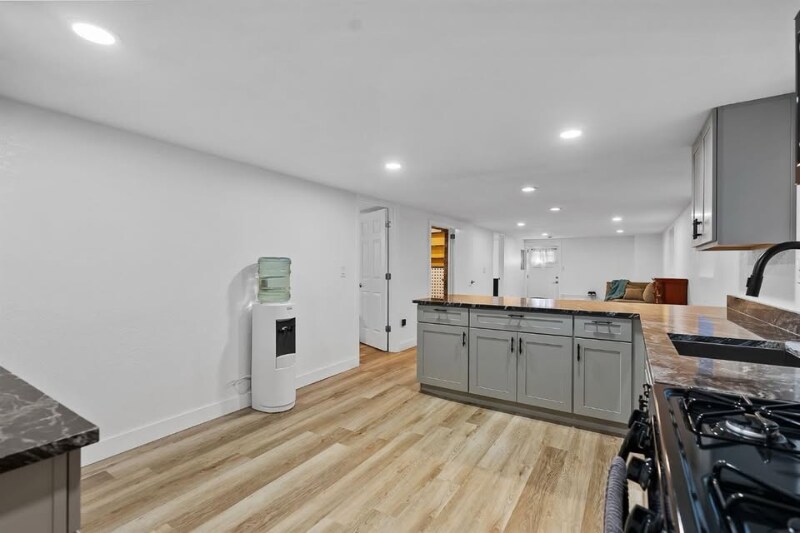 Building Photo - 308 6th St