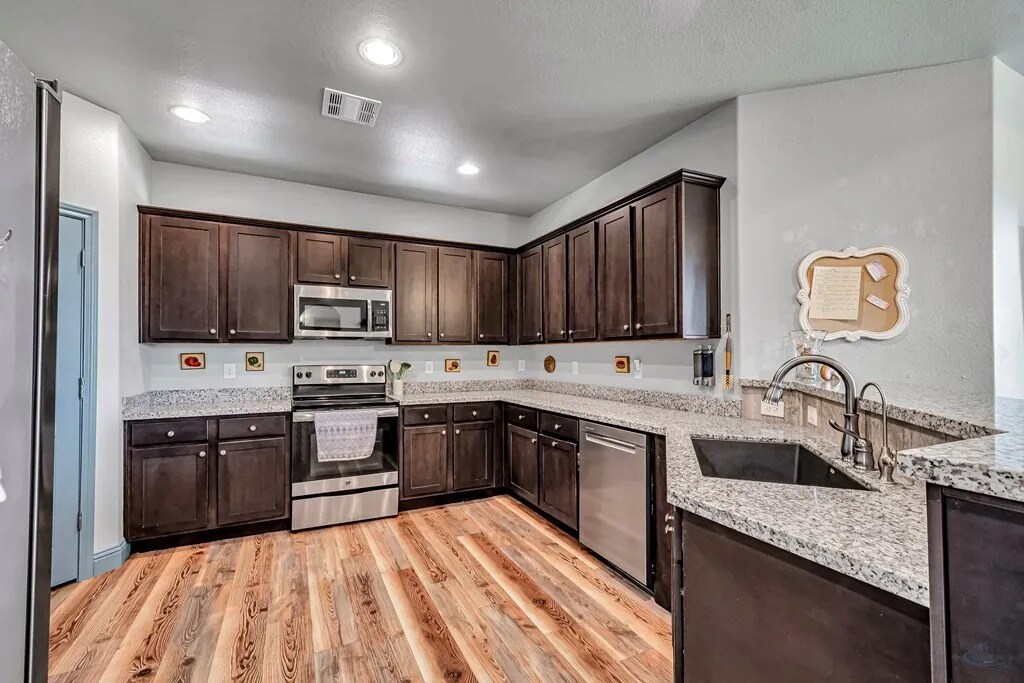 Building Photo - 6008 Ridge View St