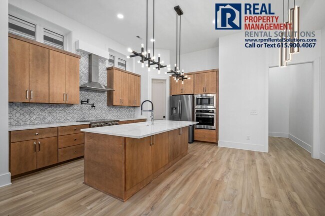 Building Photo - Brand new luxury townhome in East Nashvill...