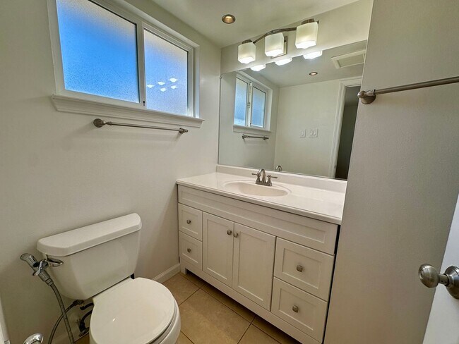Building Photo - 1367 S Blaney Ave