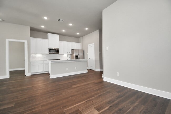 Building Photo - Elm