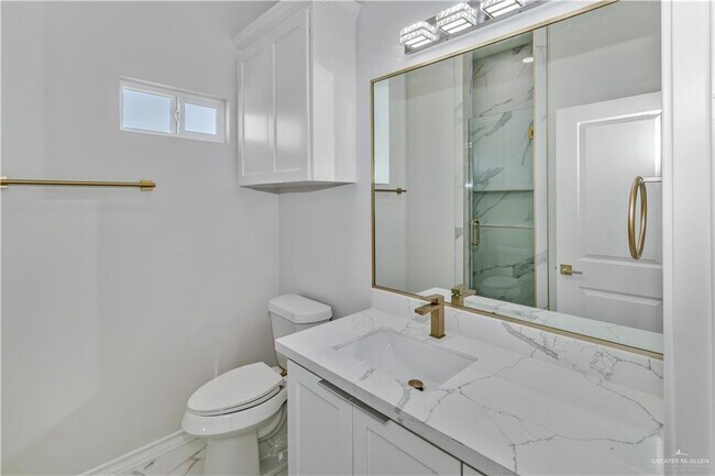 Building Photo - 20 E Sabinal Ave