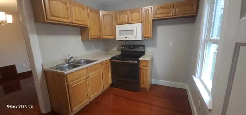 Building Photo - 2428 Nill Ave