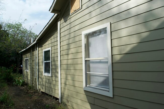 Building Photo - 521 S Polaris