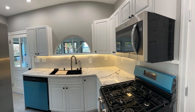 Building Photo - 72 Delaware Ave