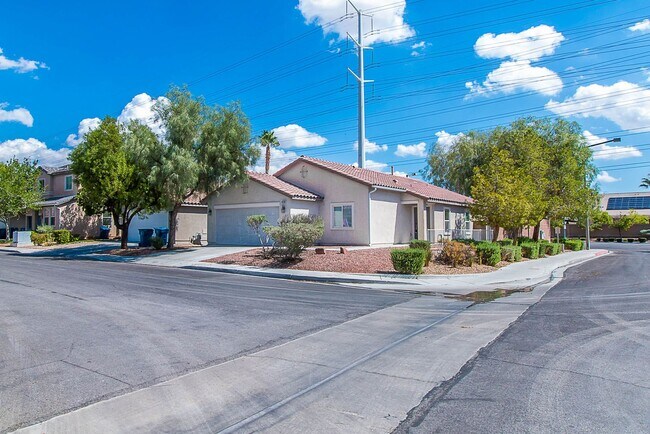 Building Photo - BEAUTIFUL SINGLE-STORY HOME LOCATED IN LAS...