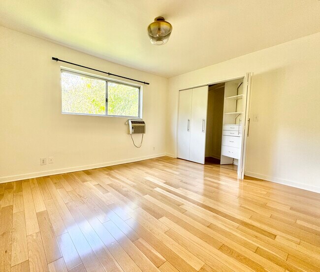 Building Photo - 3625 Regal Pl