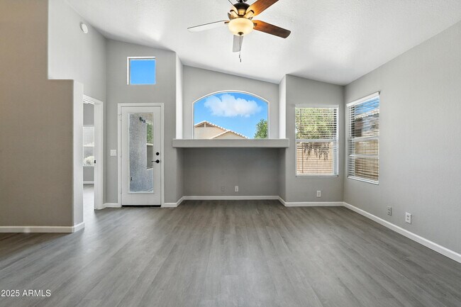Building Photo - 1424 E Binner Dr