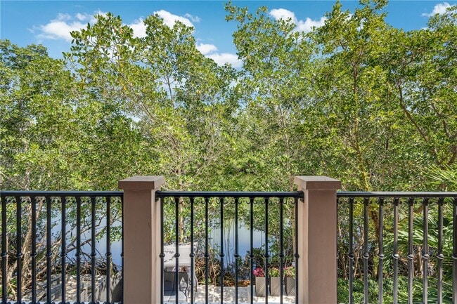 Building Photo - 6222 Paradise Point Dr