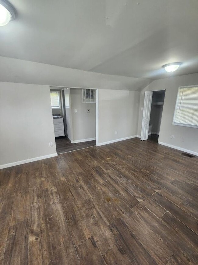 Building Photo - Studio Apartment on S Brookville Rd & S Arlington Ave - SECTION 8 WELCOME- COMING SOON!