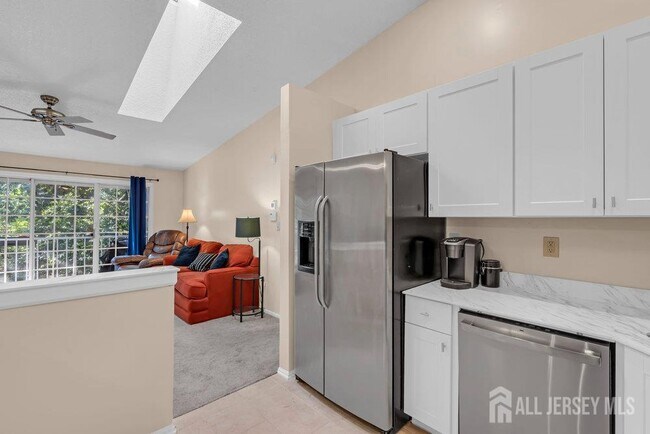 Building Photo - 66 Iroquois Dr