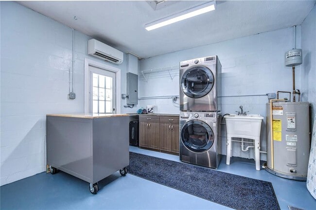 Building Photo - 5635 24th Ave N