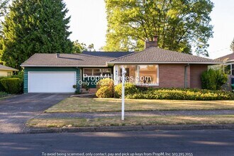 Building Photo - Spacious Mid-Century Three Bedroom Home In Woodstock!
