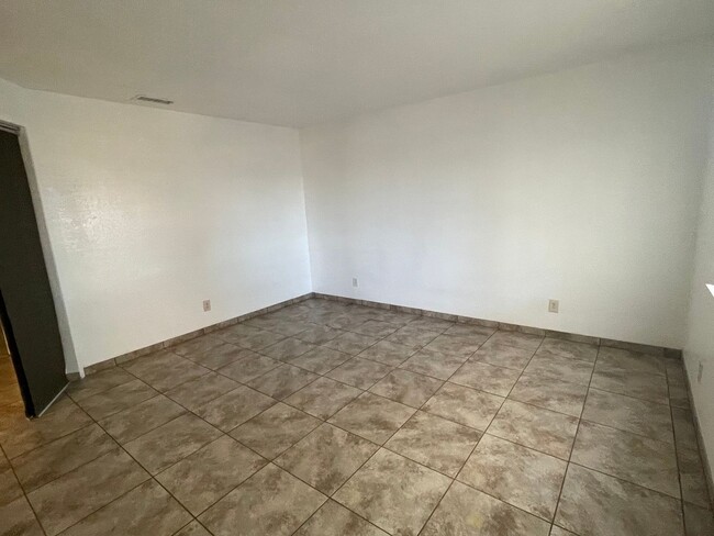 Building Photo - Apple Valley- 3 Bedrooms, 2 Bathrooms, Sol...