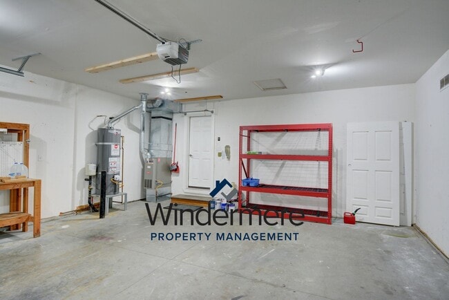 Building Photo - Modern 4 bed 2.5 Bath Home