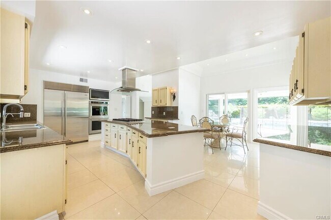 Building Photo - 16379 Meadow Ridge Way