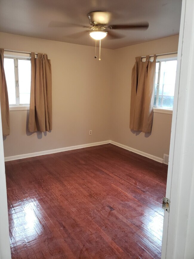 Building Photo - Cute 3 bedroom duplex FOR RENT on Uintah St.
