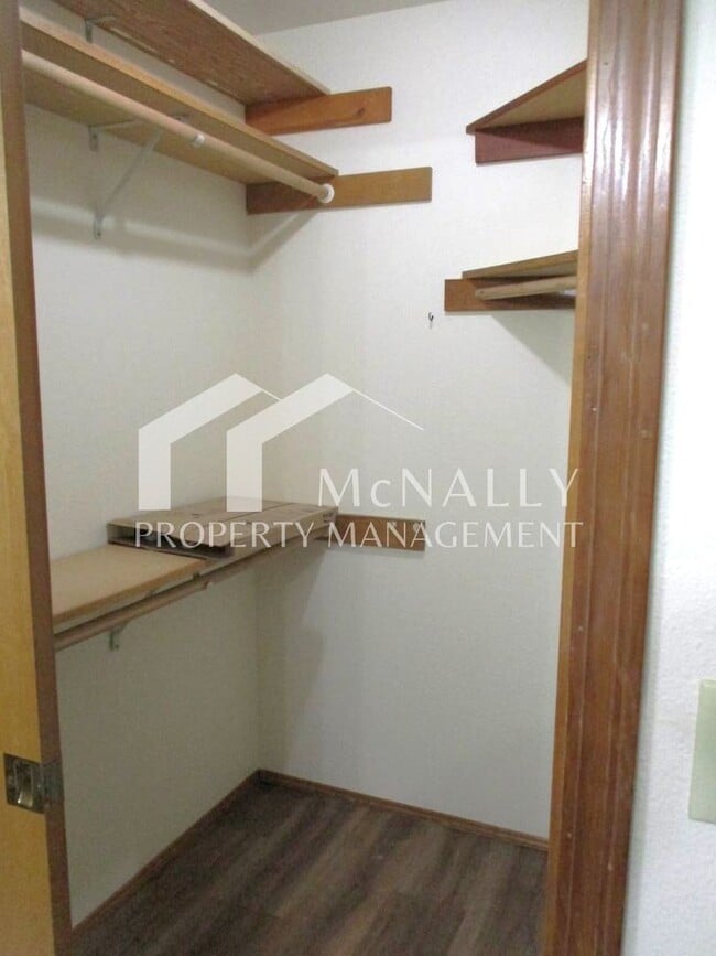 Building Photo - Beautiful 4 Bedroom 2.75 Bathroom Home in ...