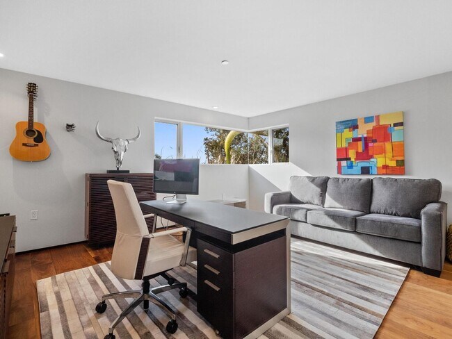 Building Photo - Solana Beach Paradise