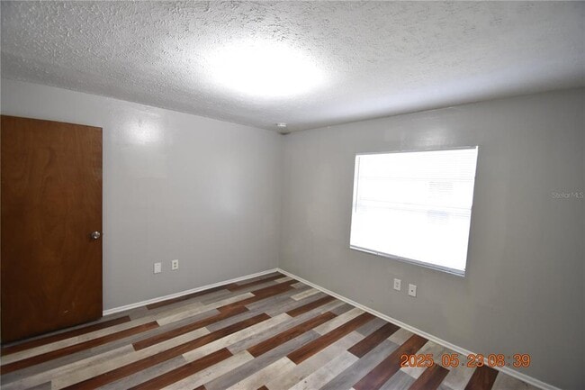 Building Photo - 10405 N Arden Ave