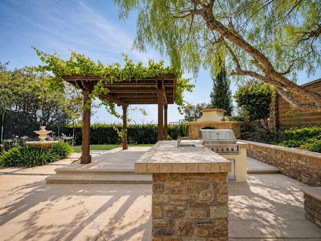 Building Photo - Luxury Living in Irvine's Prestigious Turtle Ridge