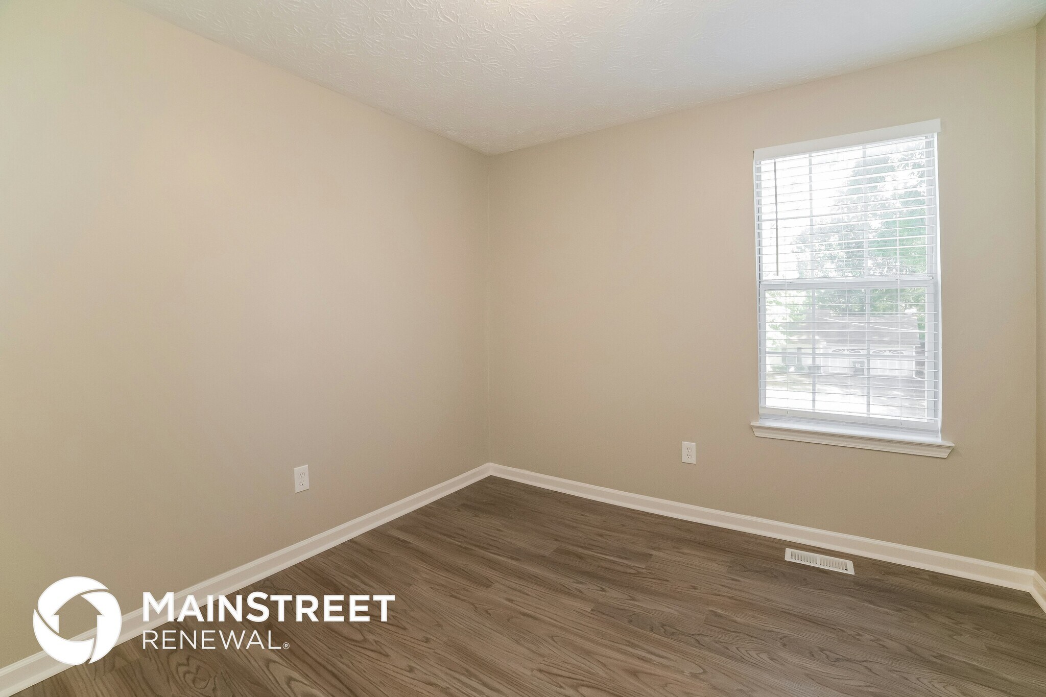Building Photo - 3145 Medina Dr