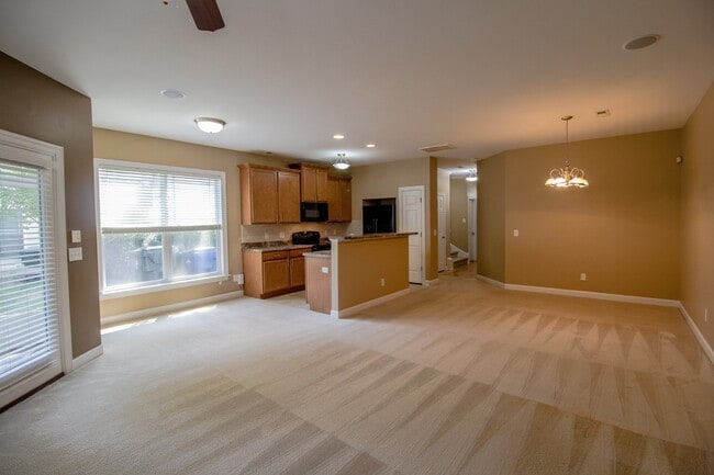 Building Photo - End Unit Townhome| 2nd Floor Loft Space | ...