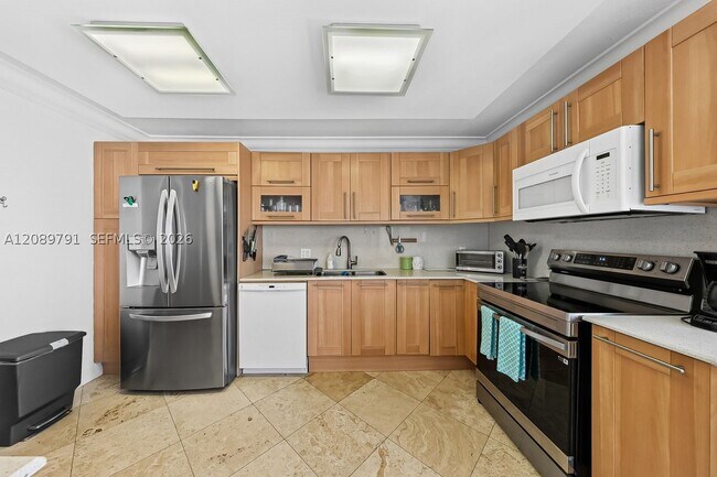 Building Photo - 881 Ocean Dr