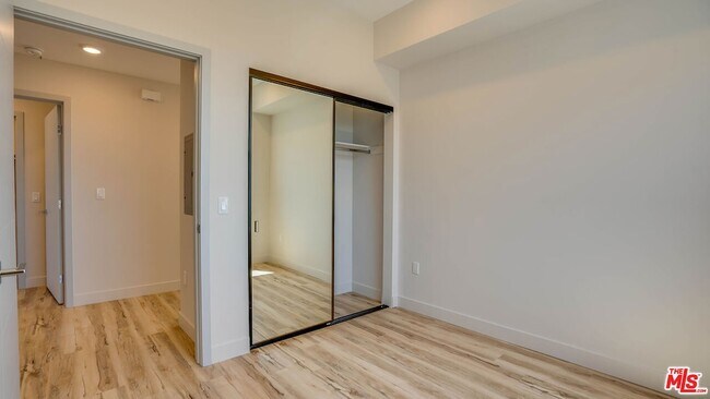 Building Photo - 1540 S Hayworth Ave