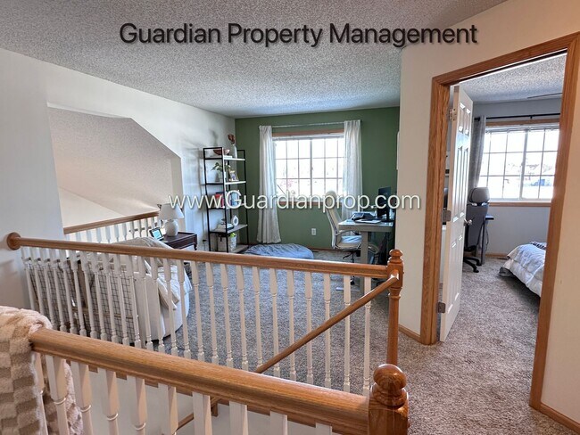 Building Photo - Lakeville End Unit Town Home, 2 Car Garage, Loft, W/D, Walkout Patio