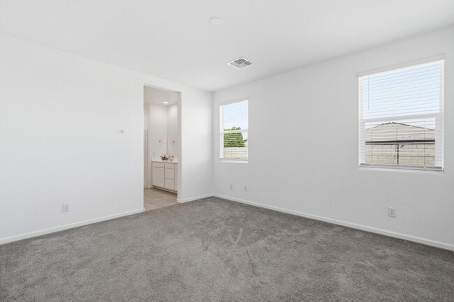 Building Photo - 2440 W Bowker St