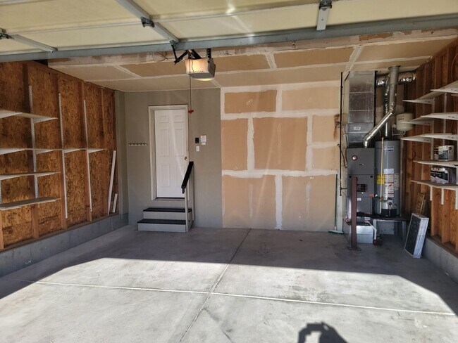 Building Photo - *MOVE IN SPECIAL * 1ST FULL MONTH FREE* 3 ...