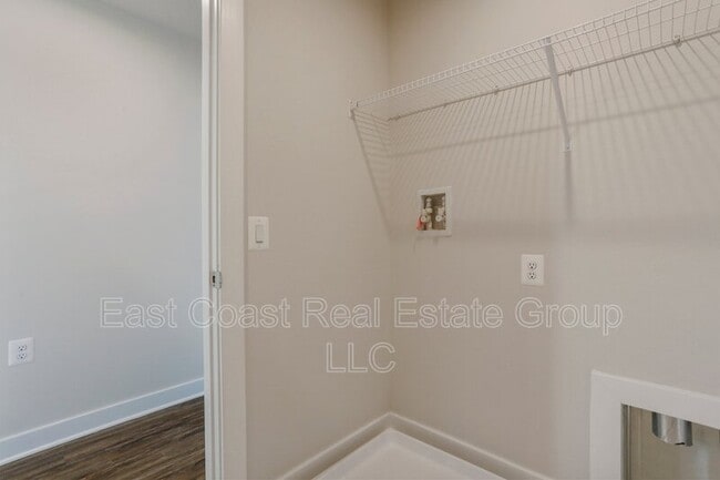 Building Photo - 329 Bookers Ct