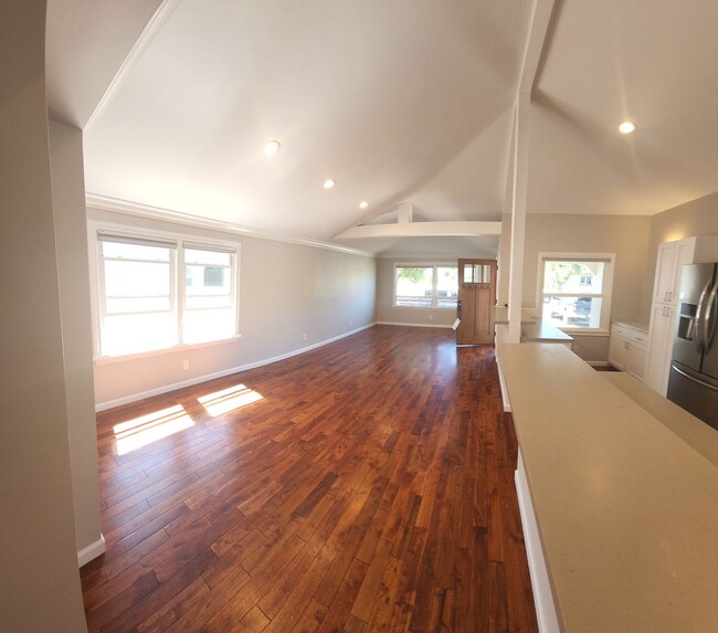 Building Photo - Beautiful, updated home close to Poly and ...