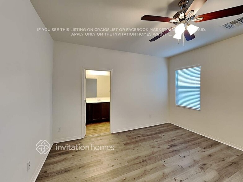 Building Photo - 218 N 201st Ave