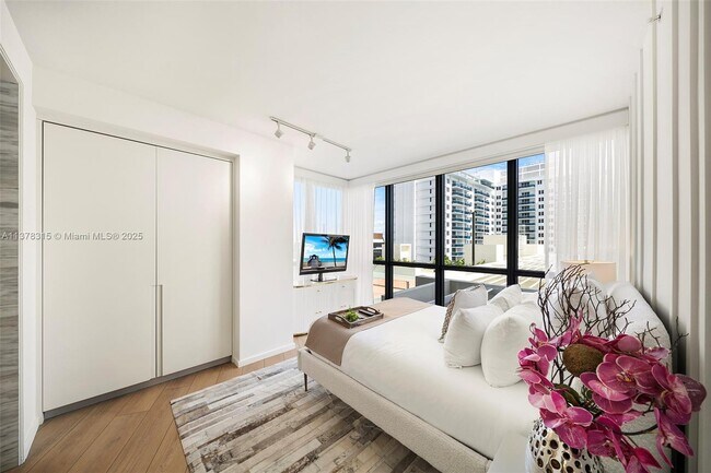 Building Photo - 2201 Collins Ave