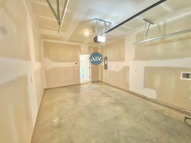 Building Photo - 1729 Sanctum St