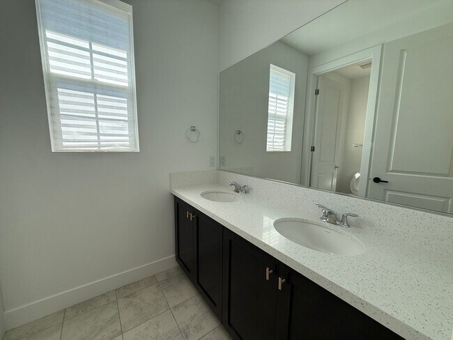 Building Photo - Beautiful 4-Bedroom Home with Solar and Private Patio in Plum Estates!
